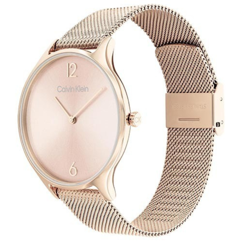 Montre quartz femme, Timeless 2H, Calvin Klein, boîtier en acier doré rose, cadran doré rose, bracelet milanais doré rose, précision du mouvement à quartz, étanchéité 30 mètres, verre minéral résistant, design élégant et minimaliste.